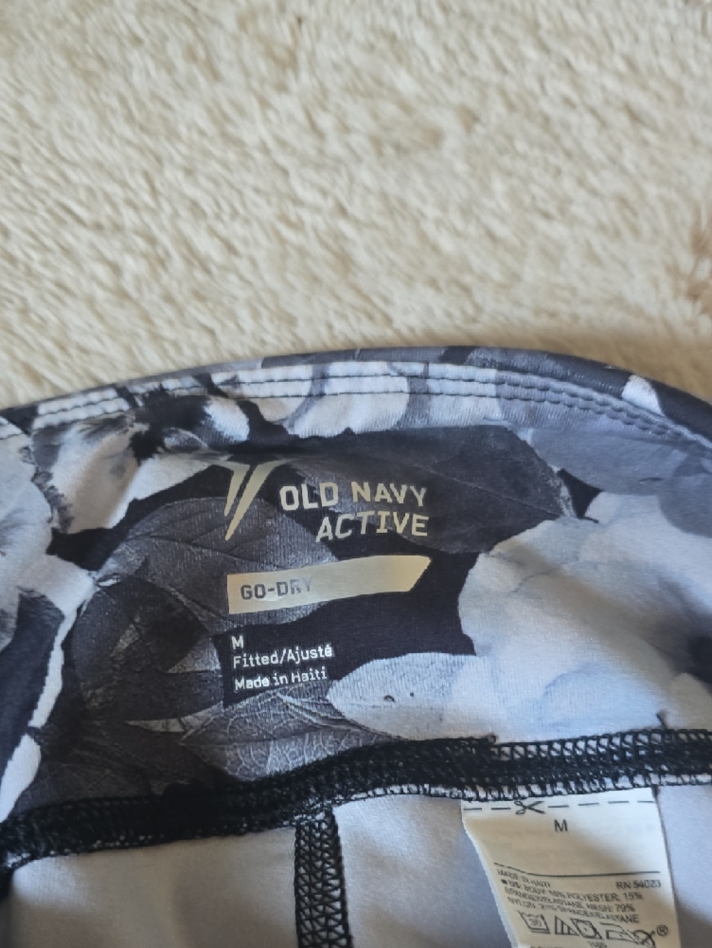 Old Navy Black and White Floral Leggings Active - Picture 4 of 6